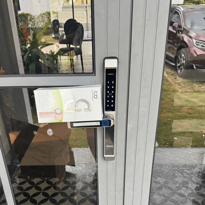 Khóa vân tay cho cửa nhôm 4