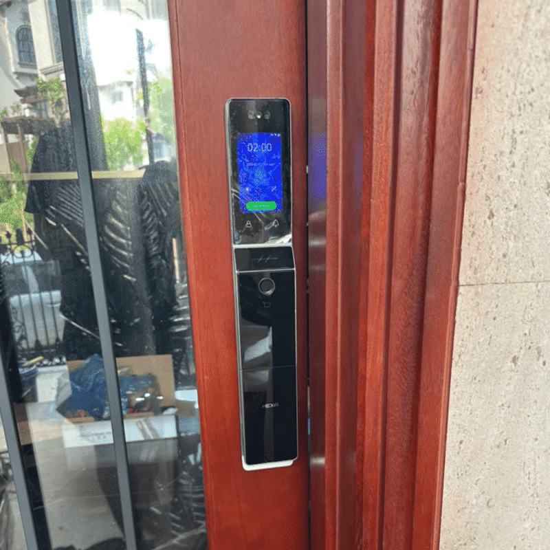 Khóa cửa vân tay giá bao nhiêu 7