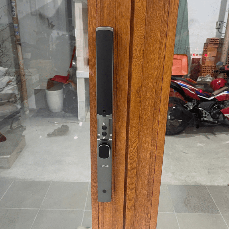 Khóa cửa vân tay giá bao nhiêu 6