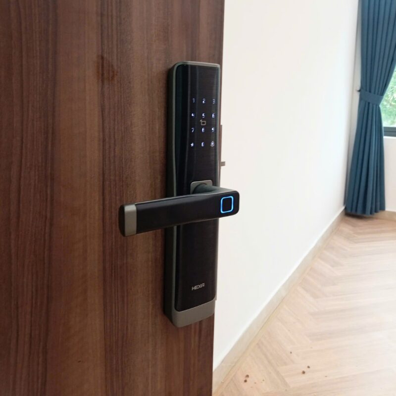khóa cửa vân tay chống nước 5