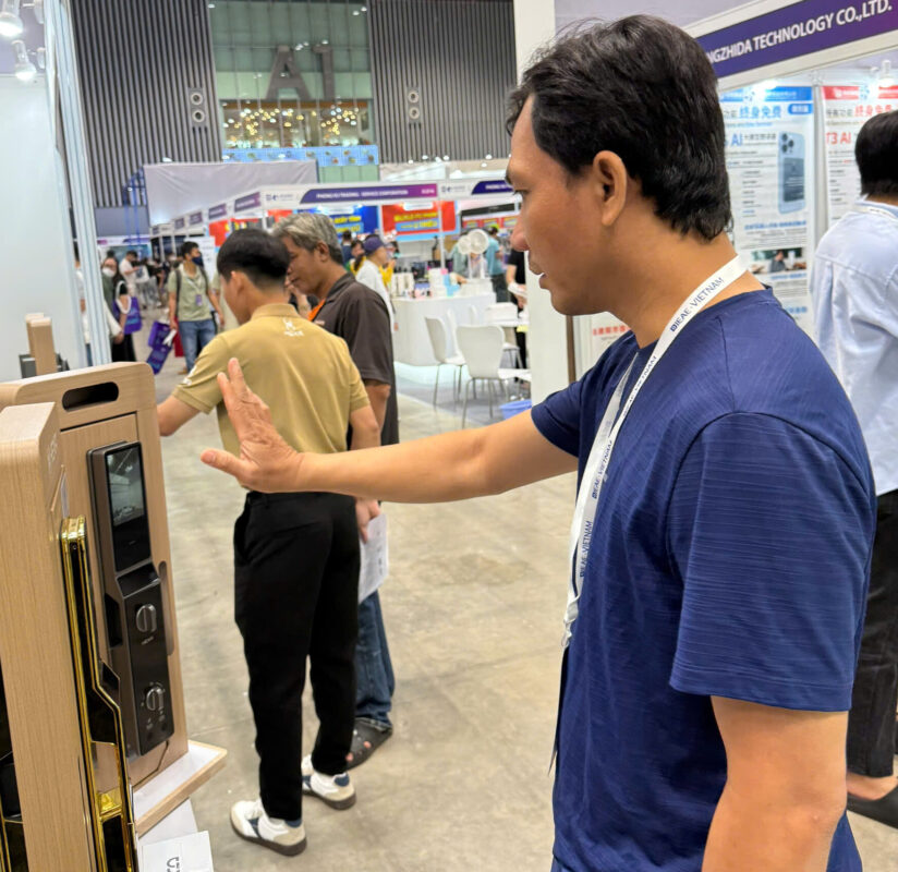 Khóa thông minh nhận diện khuôn mặt 3