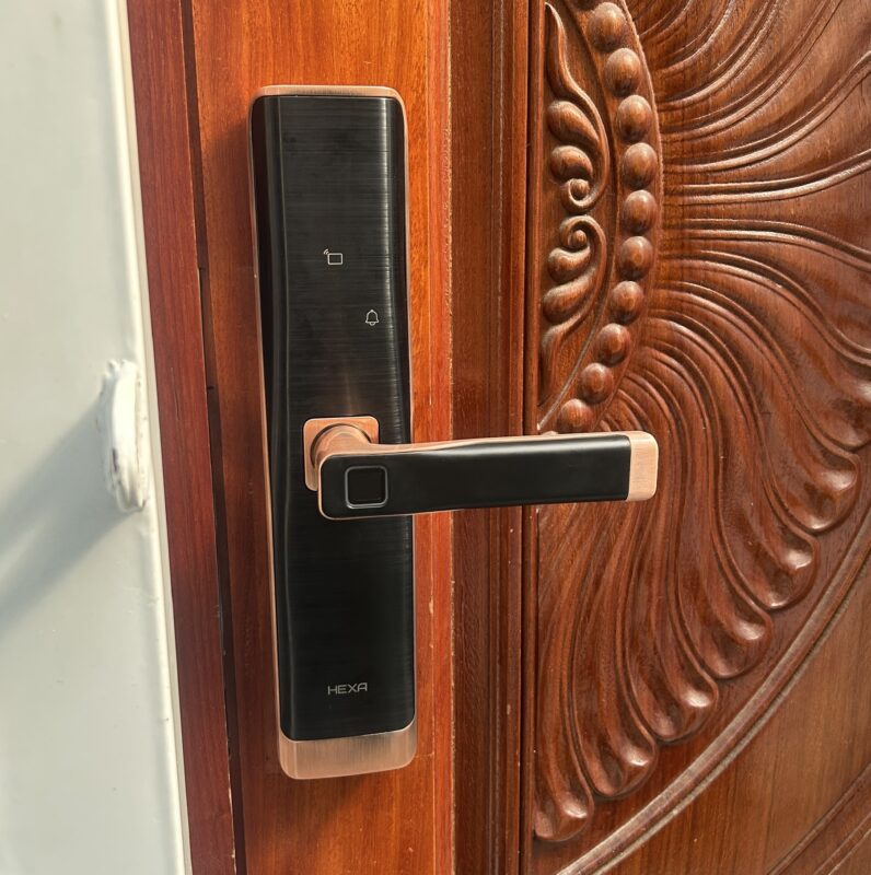 khóa cửa vân tay chống nước 4