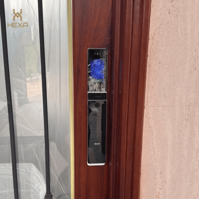 Khóa cửa vân tay giá bao nhiêu 2
