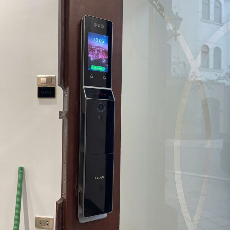 Khóa thông minh nhận diện khuôn mặt 8
