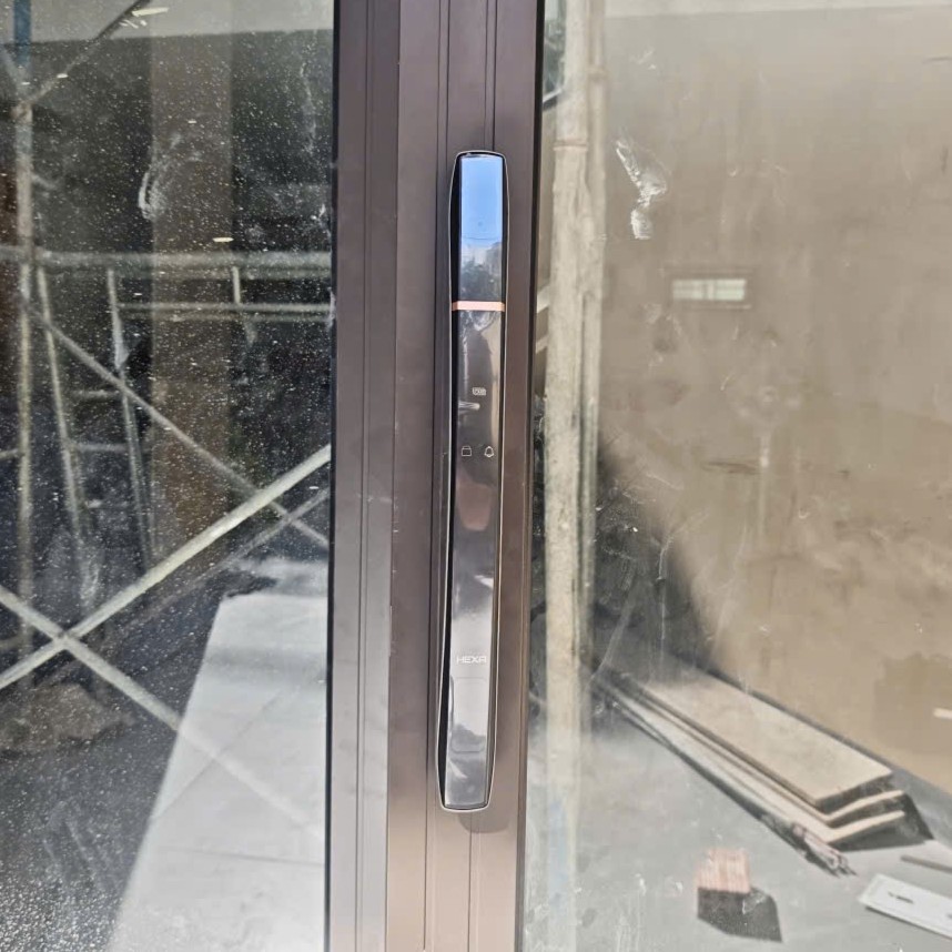 Khóa Cửa Vân Tay Ngoài Trời 6
