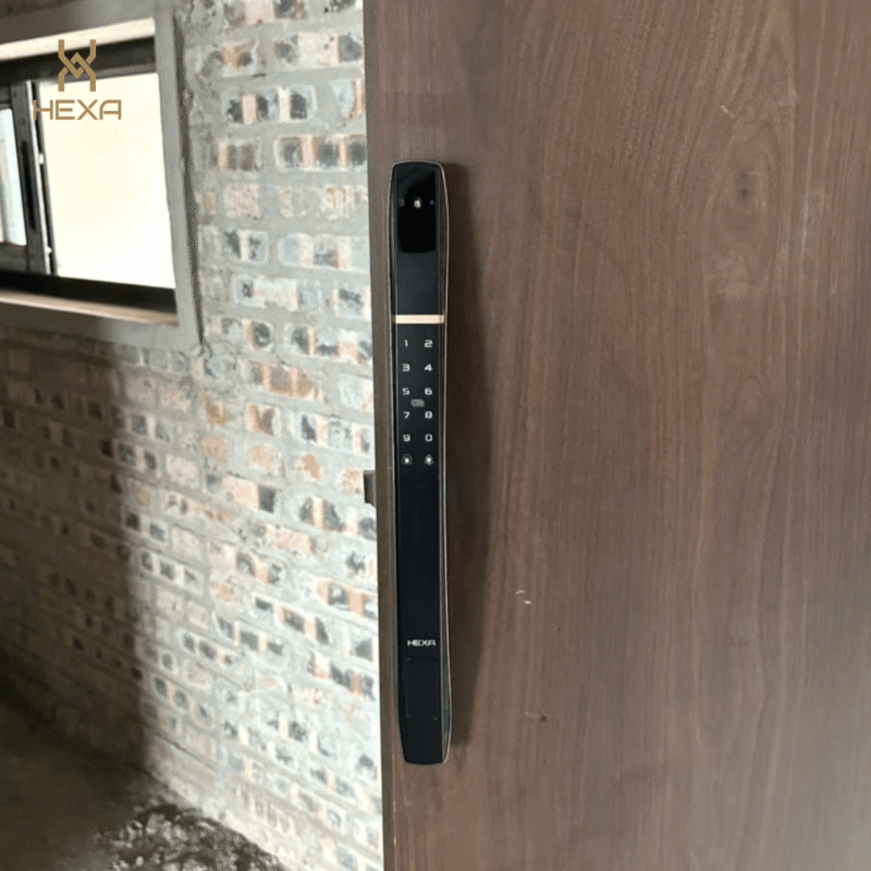 Khóa cửa vân tay giá bao nhiêu 8