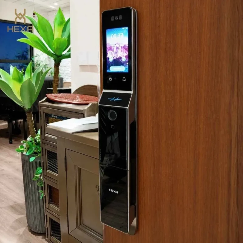 Khóa cửa vân tay Bình Dương HEXA P100M Promax lắp đặt tại cửa gỗ chung cư cao cấp